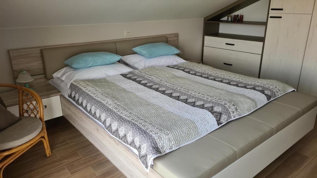 Villa Amalia Apartments Malinska Esterno foto