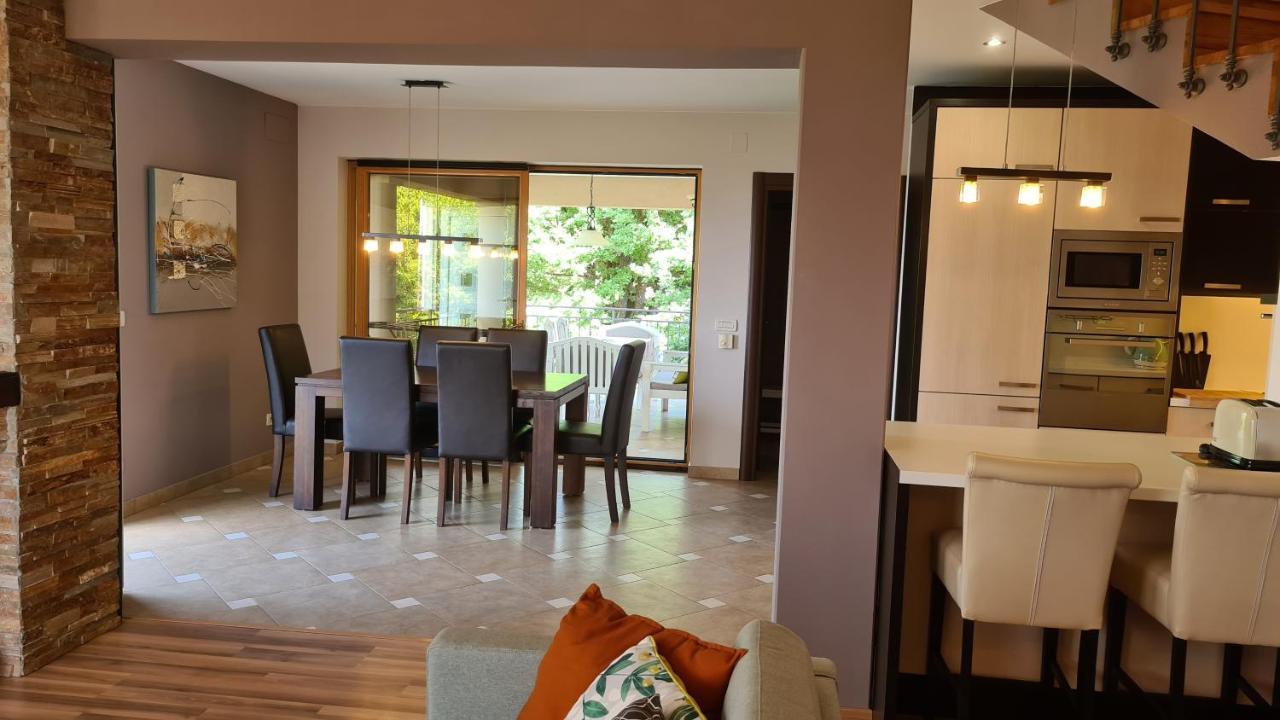 Villa Amalia Apartments Malinska Esterno foto