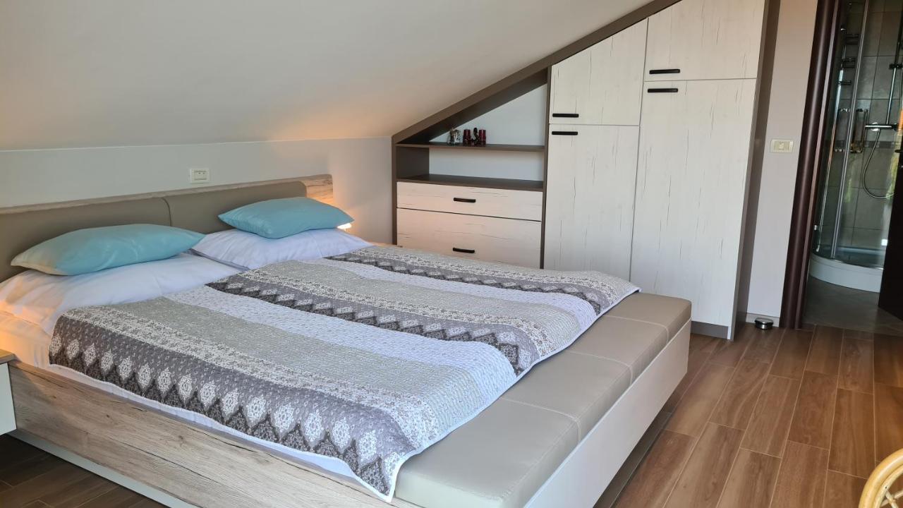 Villa Amalia Apartments Malinska Esterno foto