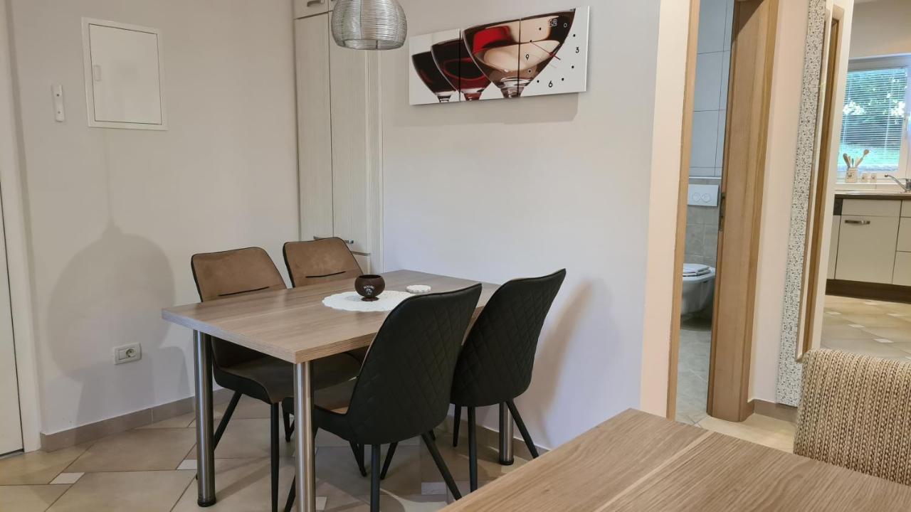 Villa Amalia Apartments Malinska Esterno foto