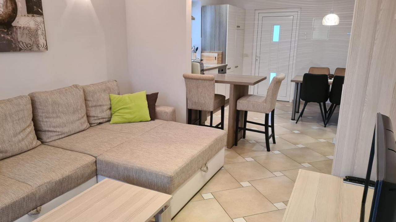 Villa Amalia Apartments Malinska Esterno foto